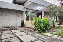 Rumah lama strategis sayap riau dekat hotel tebu bandung