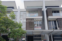 Termurah di Mozart Golf! Rumah 8X20 Brand New 3 Lantai - Jalan Boulevard