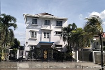 Rumah Mewah 3 Lantai Pik Luas 449M2 Potong Setengah Harga! Pasti Segera Terjual!!