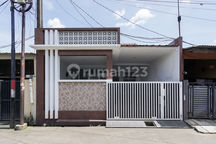 Rumah LB 180 SHM 12 Menit ke Transpark Mall Juanda Bekasi Siap KPR J-43117