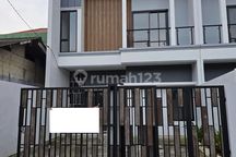 Rumah Strategis SHM 13 Menit ke Stasiun LRT Cikunir 1 Hadap Utara J36959