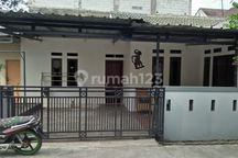 Rumah Strategis 15 Menit ke Terminal Sawangan Hadap Selatan J38243