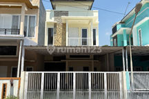 Rumah 2 Lantai SHM 15 Menit ke RSUD Cibinong Hadap Selatan J39190