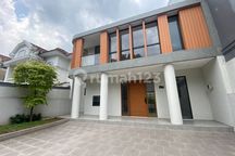 Rumah Strategis 10 menit ke Living World Kota Wisata 2 Lt Siap Huni J37839