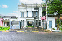 Rumah 3 Lt SHM Siap Huni 10 Menit ke Mall Ciputra Cibubur J-39285