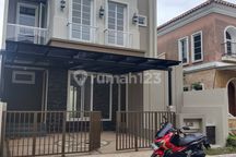 Tipe Terbaru Casa Grande Ini Menawarkan Hunian Berkonsep Private Cluster dengan Fasilitas Lengkap & Strategis di Yogyakarta...!Tipe Victoria..!Hunian 2 Lantai dengan Fasilitas:√ 2 Kamar Tidur Lantai 1√ Area Art Terpisah√ Taman Belakang√ Kamar Mandi√ 2 Kam