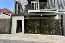 Rumah Mewah Lux 2 Lantai Istimewa Fully Furnished Di Area Premium Purwomartani Sleman Dekat Swalayan Pamela 