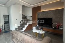 Rumah Cantik Hooked 3 Lantai 10X10 Meruya 2.4M