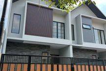 Meruya 6.25x20 Rp 2.6m Exclusive, Jalan Lebar, Parkir 2 Mobil, St