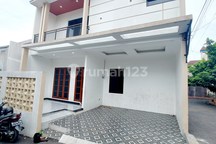 Dijual Rumah Mewah Harga Murah di Tanah Baru, Beji Depok. Dekat Pintu Tol Kukusan dan Stasiun Depok Baru
