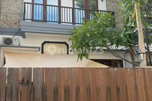 Rumah Cantik Lingkungan Perumahan dan Villa di Sanur