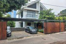 Dijual Cepat!!! Rumah Siap Huni. Ada Lift Nya. Kebayoran Baru