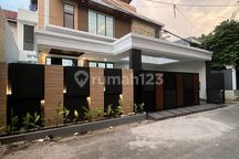 For Sale Luxurious House Renovasi Modern Design . Dalam Komp Kebayoran Baru