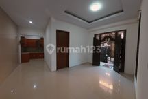 Rumah Minimalis 2 Lantai Di Kawasan Elit Dekat Living World Mall