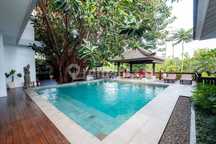 Villa View Taman Luas Dekat Atlas Beach Club & Pantai Berawa
