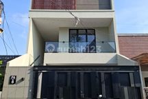 Rumah Brand New Puri Indah Ada Pool 3 Lantai Mewah
