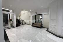 Rumah Mewah Cantik Hadap Timur di Villa Artha Gading Jalan Utama