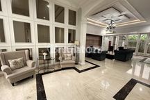 Rumah Mewah Di Graha Padma