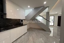 Jual Murah Rumah Minimalis 3 Lantai Bebas Banjir di Kelapa Gading