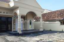 Disewakan Rumah Mewah Bagus di Enggal