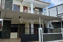 Rumah Mewah Dua Lantai, Siap Huni Lokasi Strategis Pusat Kota Di Perdana. Pontianak