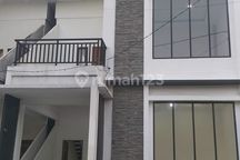 Rumah mewah 2 lantai siap huni di Paris 2, Pontianak