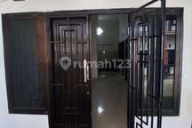 Rumah Disewakan Berlokasi di Pakis Pinggir Jalan Raya Siap Huni