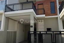 Rumah 3 Kamar Tidur Modern Dekat Gatsu Timur Mall Living World dan Sanur