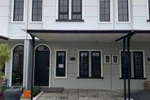 Rumah 2 Lantai Premium Strategis Dan Bernilai Investasi Tinggi Di Surabaya Barat Full Furnished