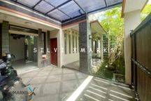 Dijual Rumah cantik Semi furnished di Sumber Solo