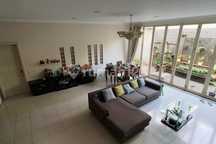Rumah Besar Bangunan 300 M2 di P H G Gading Serpong. Dekat Mal Summarecon Serpong