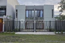 Rumah Baru 2 Lantai Modern Minimalis Full Furnished di Perumahan Dekat Pakuwon Mall Solo Baru