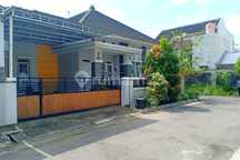Rumah Bagus Full Furnish di Cluster di Fajar Indah, Solo