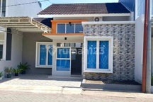 Rumah Bagus Minimalis di Cluster Elite di Colomadu, Solo