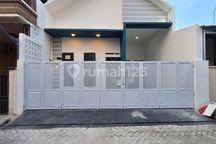 Rumah Cantik 1 Lt 8 menit ke Summarecon Mall Bekasi Siap KPR J38080