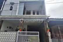 Rumah 2 Lantai SHM 15 menit ke Terminal Cibinong Hadap Utara J39341