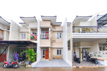 Rumah 2 Lt Hadap Selatan 10 Mnt ke Mall Paradise Walk Serpong Siap KPR J-39435