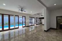 Disewakan Rumah Cantik dan Siap Huni di Jl. Dharmawangsa, Kebayoran Baru.