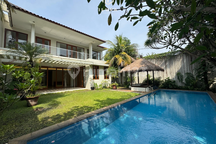 Dijual Rumah 5Br Lokasi Strategis Kemang Dekat Jalan Utama