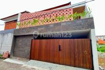 Rental Brand New Villa 3 Bedrooms Semi Furnished In Kerobokan Close Canggu Bali