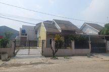 Rumah Kontrakan di Hook semi 2 Lantai di Perumnas Bumi Telukjambe, Karawang Barat, Sudah Renovasi, Siap Huni