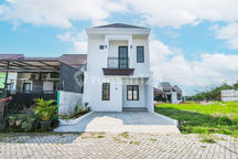 Rumah 2 Lt Strategis 15 Mnt ke Mall Paradise Walk Serpong J-32589