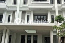 Sewa Rumah Alam Sutera, 6 Kamar, Dekat Mall Alsut & Binus