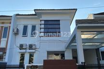 Rumah Scandinavia Semi Furnish Tingkat2 Didalam Perumahan