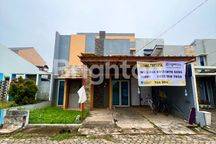 RUMAH TOWNHOUSE MINIMALIS BAGUS DI DALAM PERUMAHAN ONE GATE SYSTEM