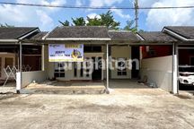 RUMAH  NYAMAN DI DALAM KOMPLEK PERUMAHAN DI DAERAH KM 7