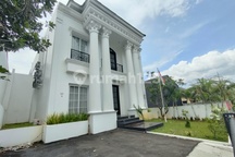 Rumah Classic, Dilengkapi dengan Private Pool dan Balkon Luas View Pegunungan Sentul City Bogor