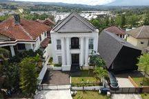 Rumah Mewah Classic Dengan Private Pool, Full Furnish