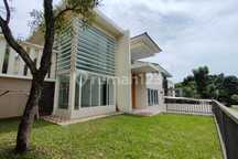 Rumah Minimalis dengan halamanan luas cluster terdepan di Sentul City, Bogor