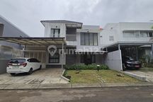 Rumah Luas Siap Huni full Furnish Dengan Taman Depan Dan Belakang di Lingkungan Asri di Sentul City Bogor